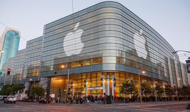 苹果成为第一家市值突破 3 万亿美元的公司