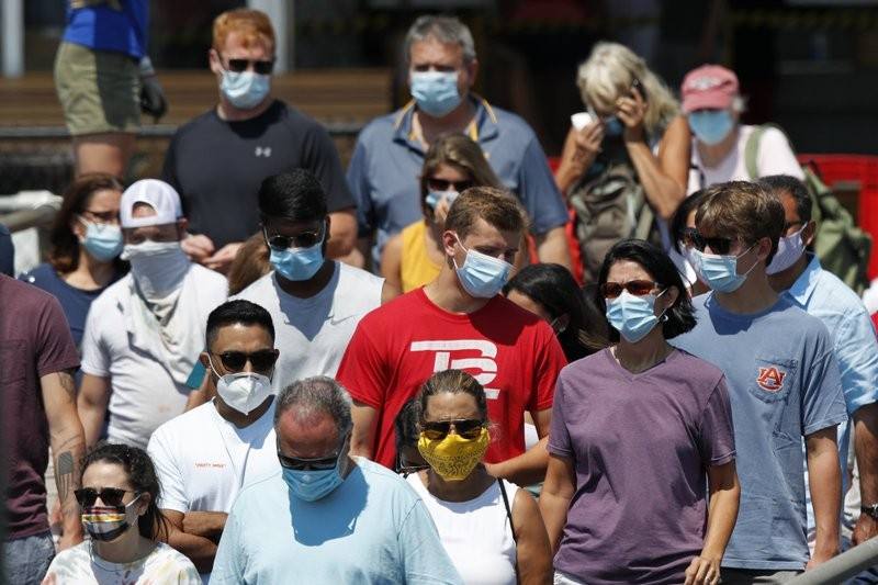 美国新冠单日确诊人数突破百万